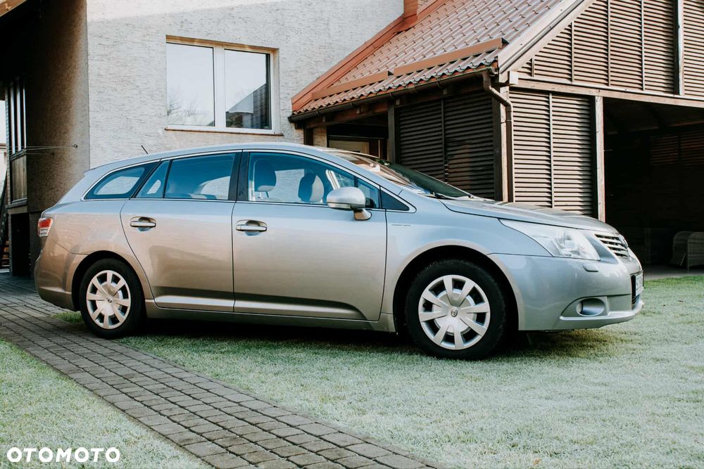 Toyota Avensis 1.8 Sol plus NAVI - 11