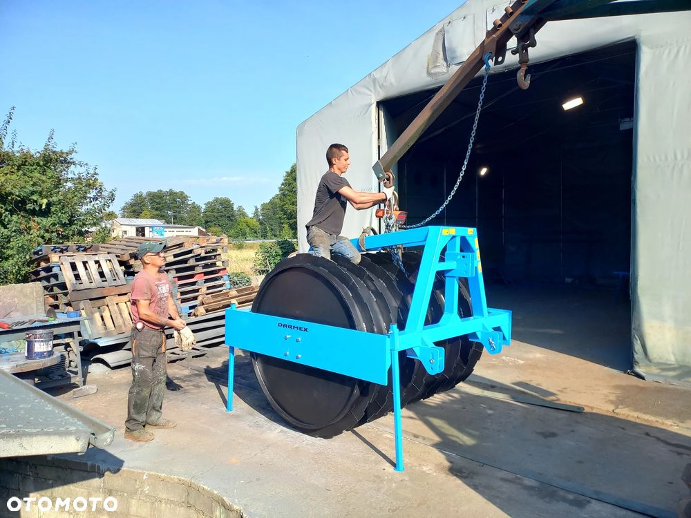 Wał pryzmowy 6 T  do sianokiszonki  , kukurydzy oraz do gniecenie torfowisk - 1