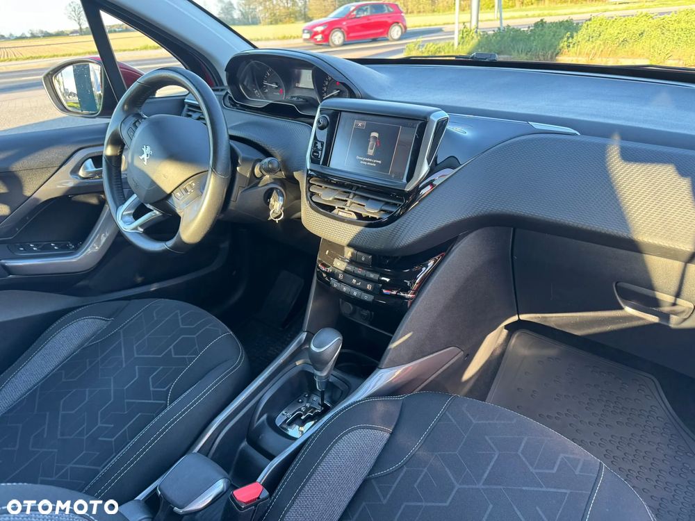 Peugeot 2008 1.2 Pure Tech Allure S&S EAT6 - 17