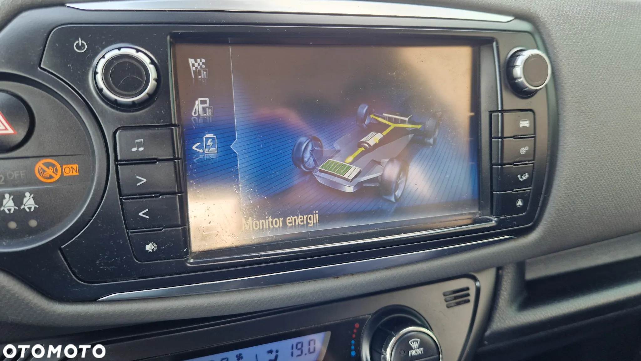 Toyota Yaris Hybrid 100 Business Edition - 30