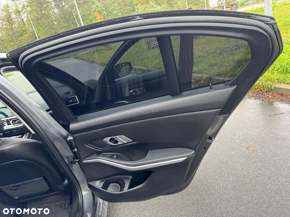 BMW Seria 3 320d Sport Line - 14
