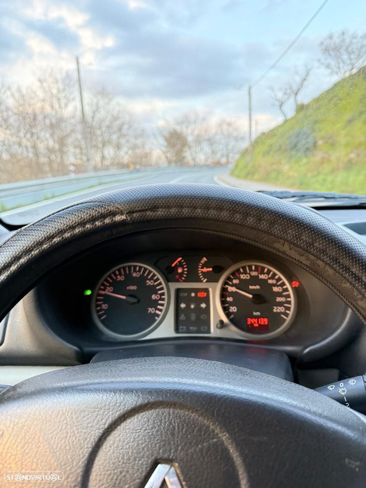 Renault Clio 1.4 16V Privilège - 4