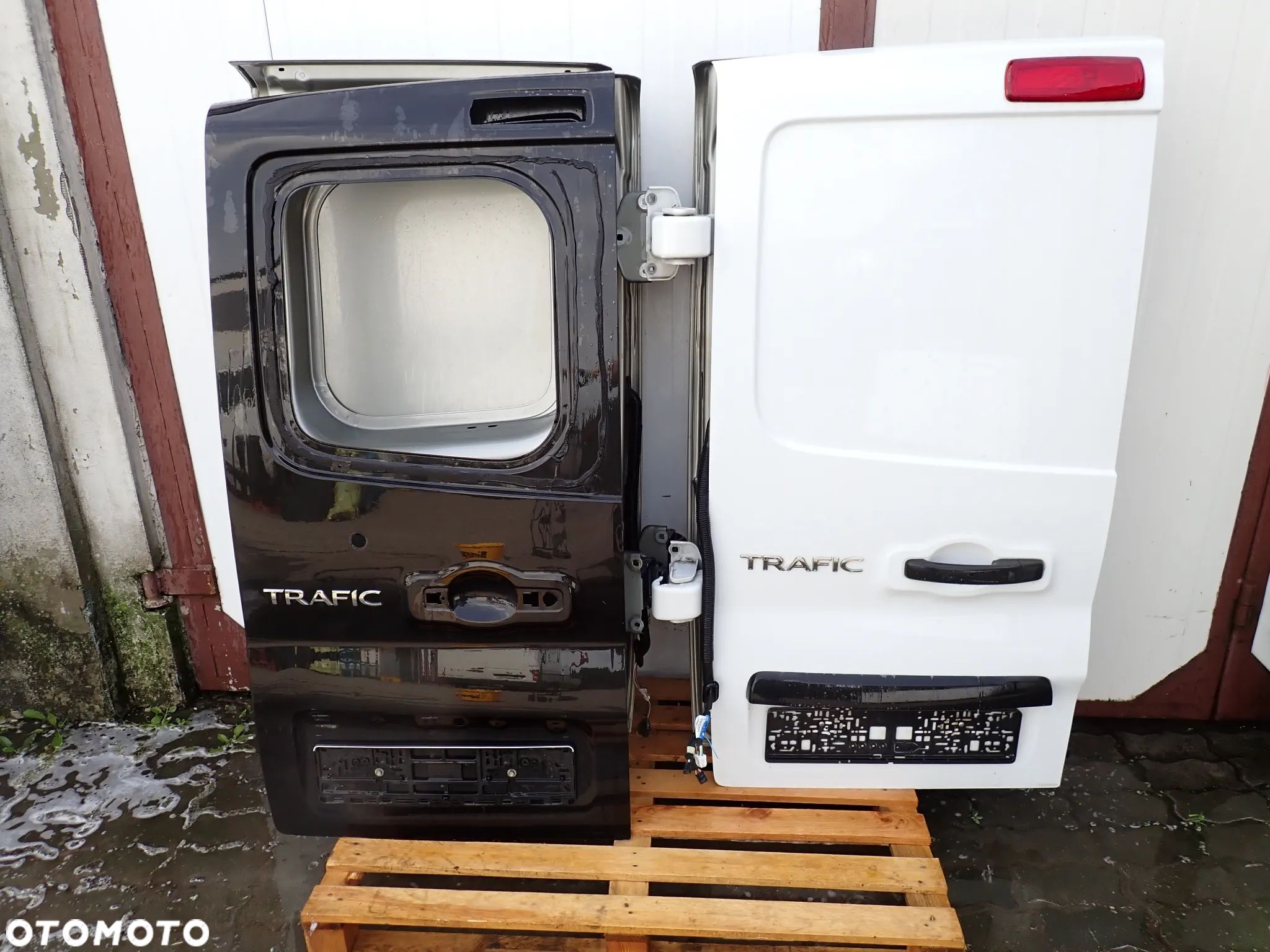 Trafic 3 VivaroB Talento NV300 Drzwi Tylne - 1
