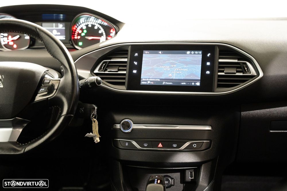 Peugeot 308 1.2 PureTech Allure EAT8 - 8