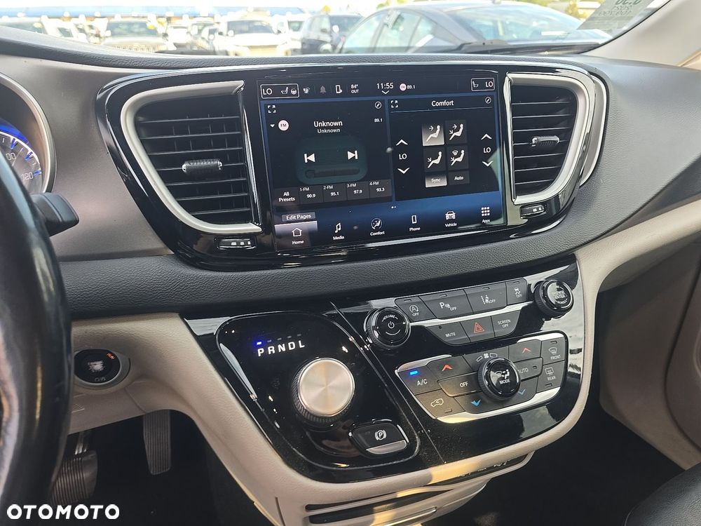Chrysler Pacifica - 11