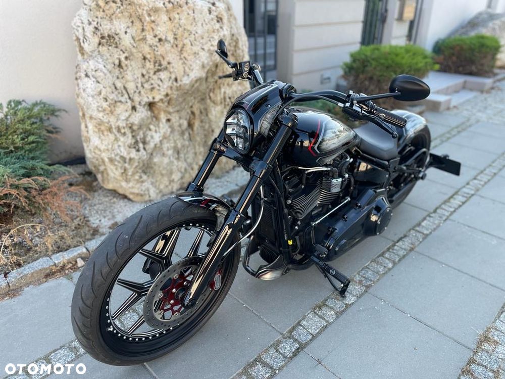 Harley-Davidson Softail Breakout - 14