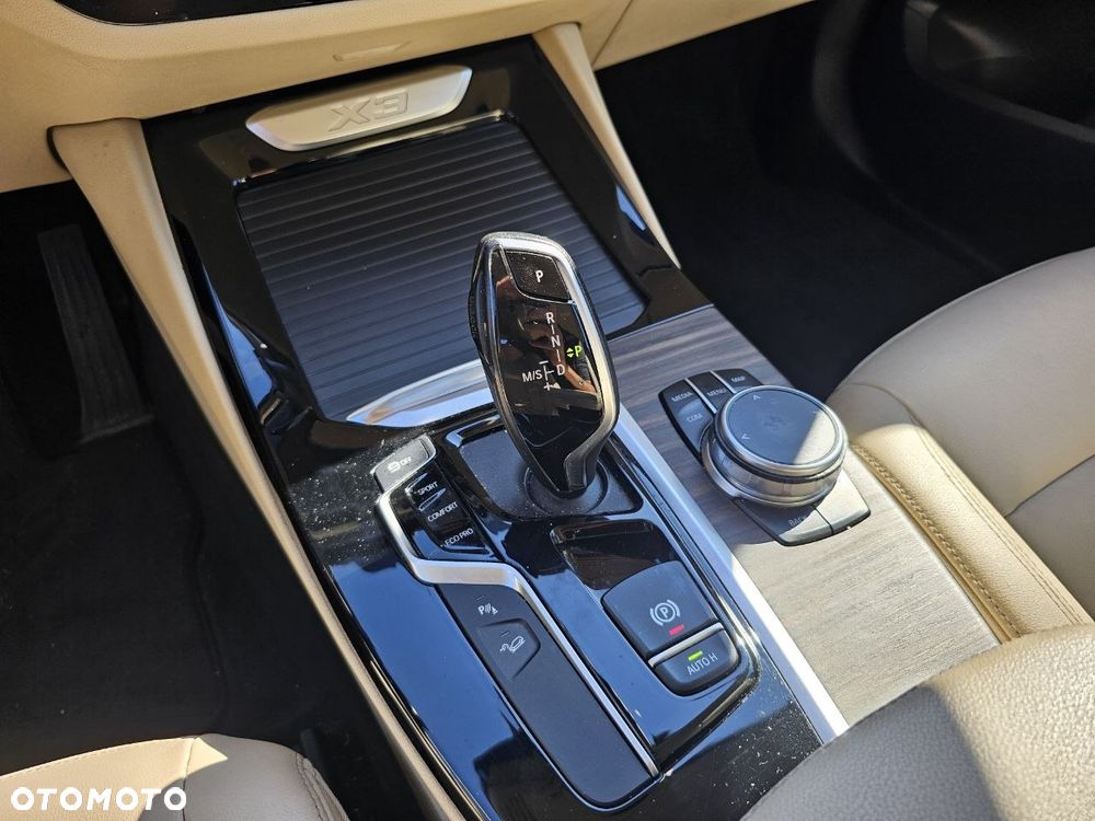 BMW X3 xDrive25d - 23