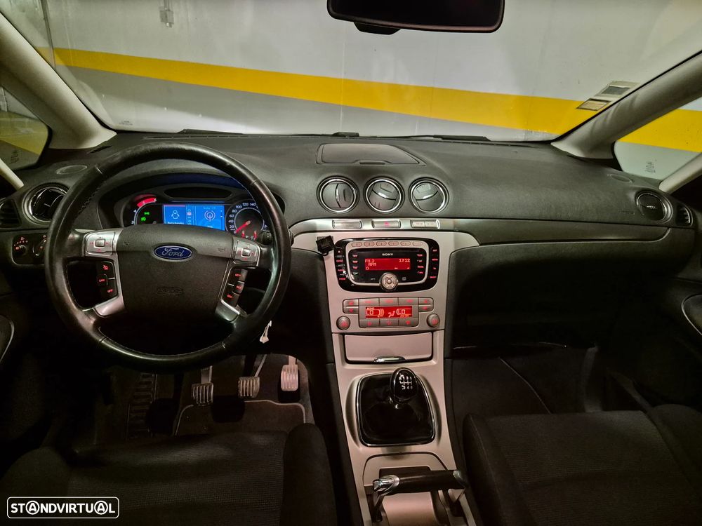 Ford S-Max 2.0 TDCi Titanium 7L - 27