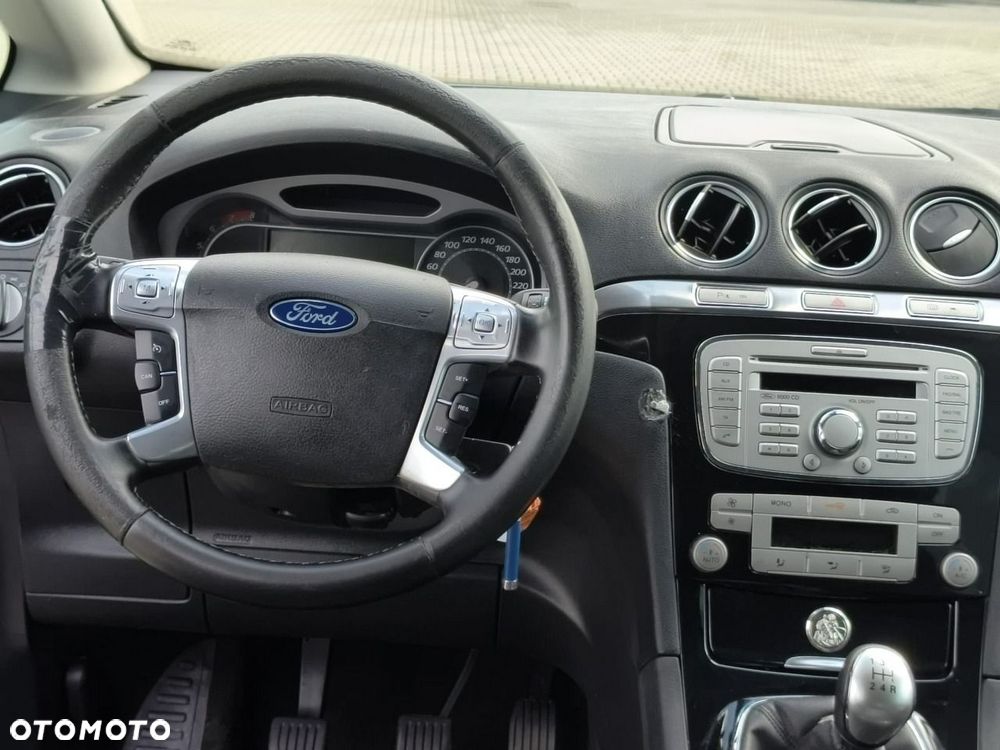 Ford S-Max - 12