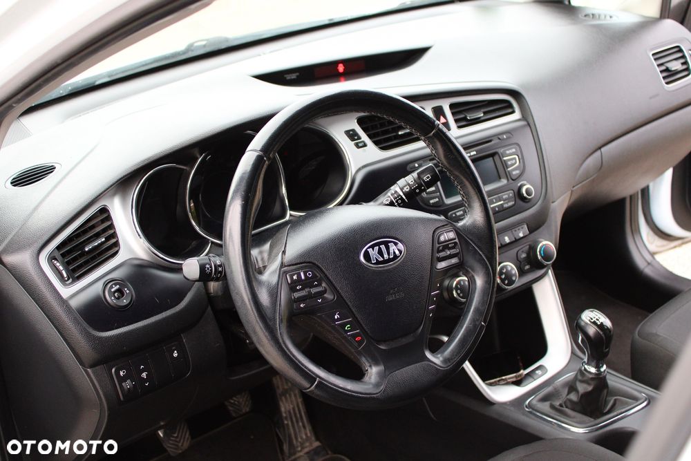 Kia Ceed 1.4 CVVT Dream-Team Edition - 17