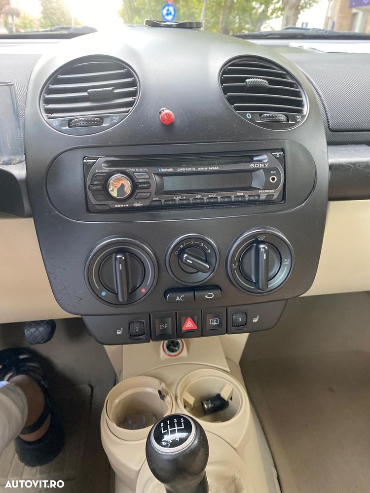 Volkswagen New Beetle - 4