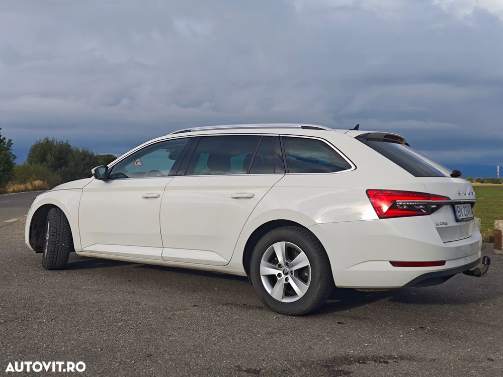 Skoda Superb 2.0 TDI DSG Premium Edition - 9