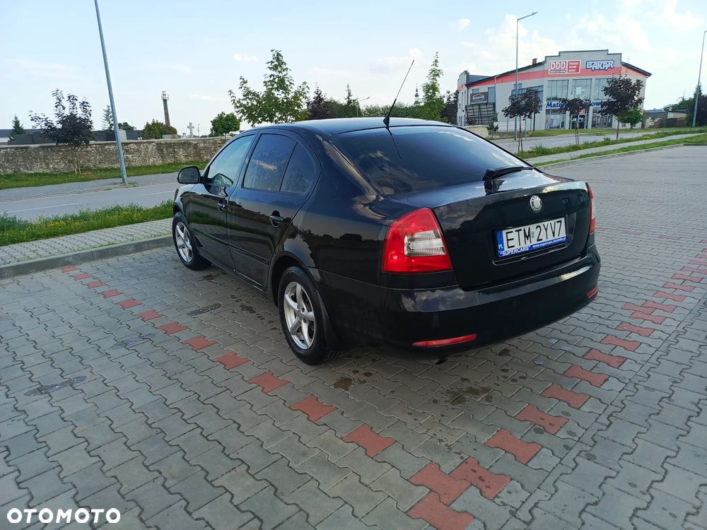 Skoda Octavia 1.6 Ambiente - 2