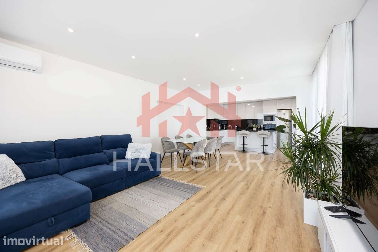 Apartamento T2 / Semi-Novo / Último Piso com Terraço