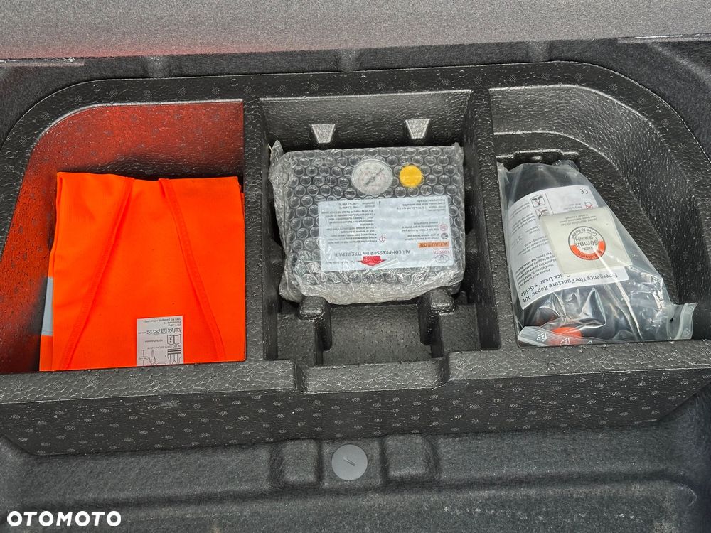 Toyota Verso 1.8 Prestige MS - 24