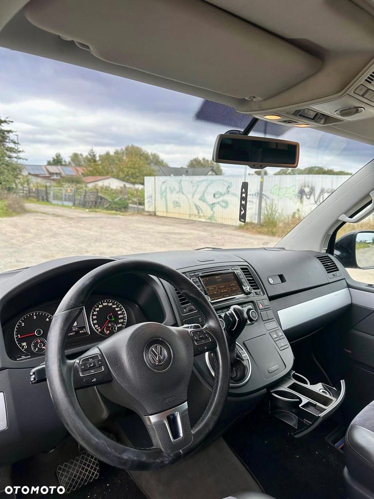 Volkswagen Multivan - 13