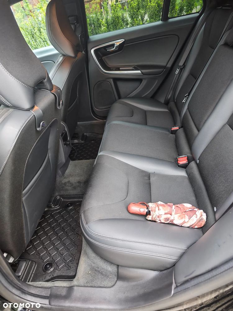 Volvo V60 Cross Country D3 Geartronic Momentum - 18