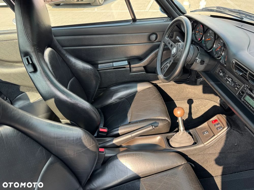 Porsche 911 Carrera - 23