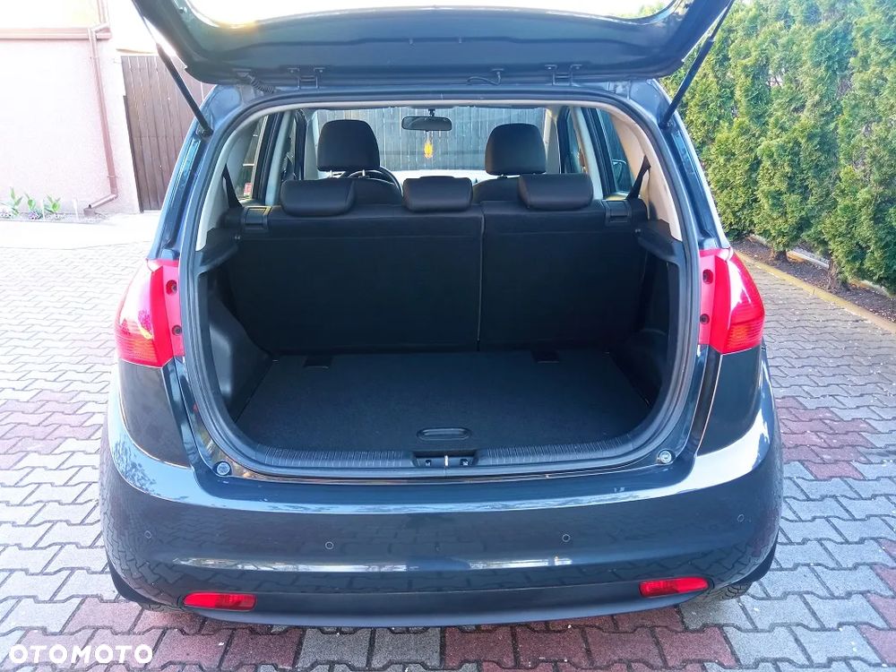 Kia Venga 1.6 L - 16