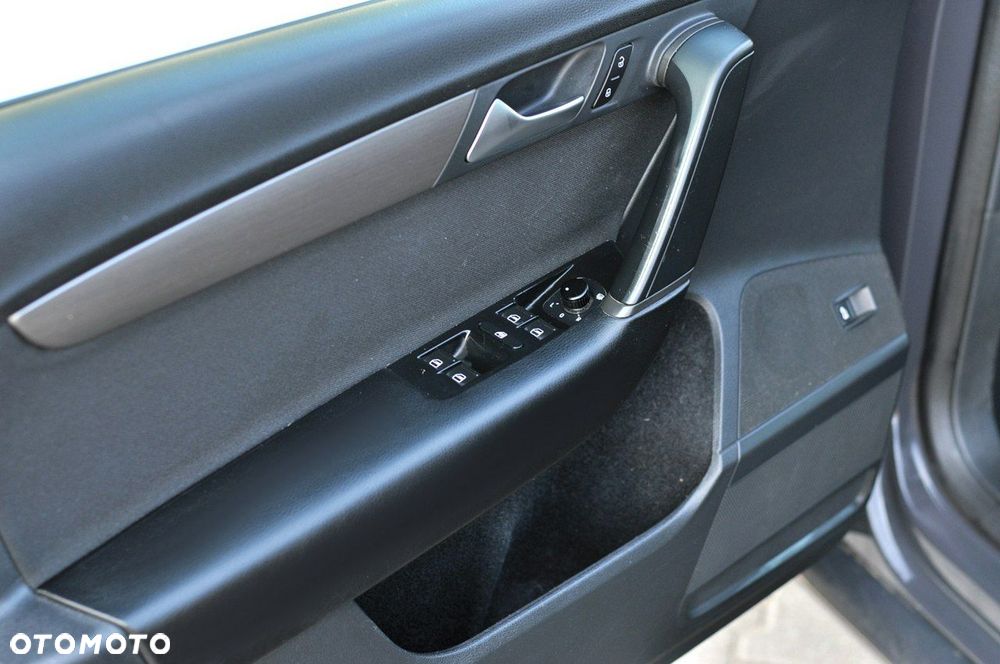 Volkswagen Passat - 12