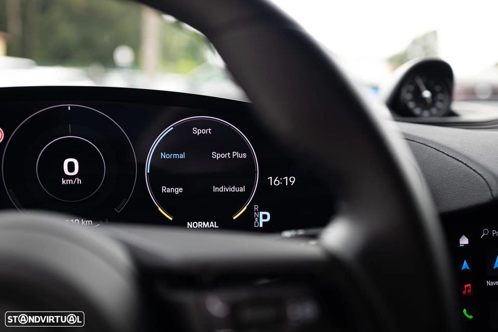Porsche Taycan Sport Turismo - 42