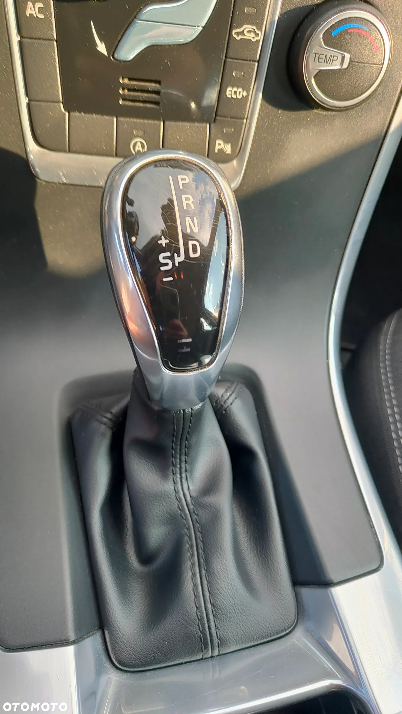 Volvo XC 60 D3 Drive-E Momentum - 16