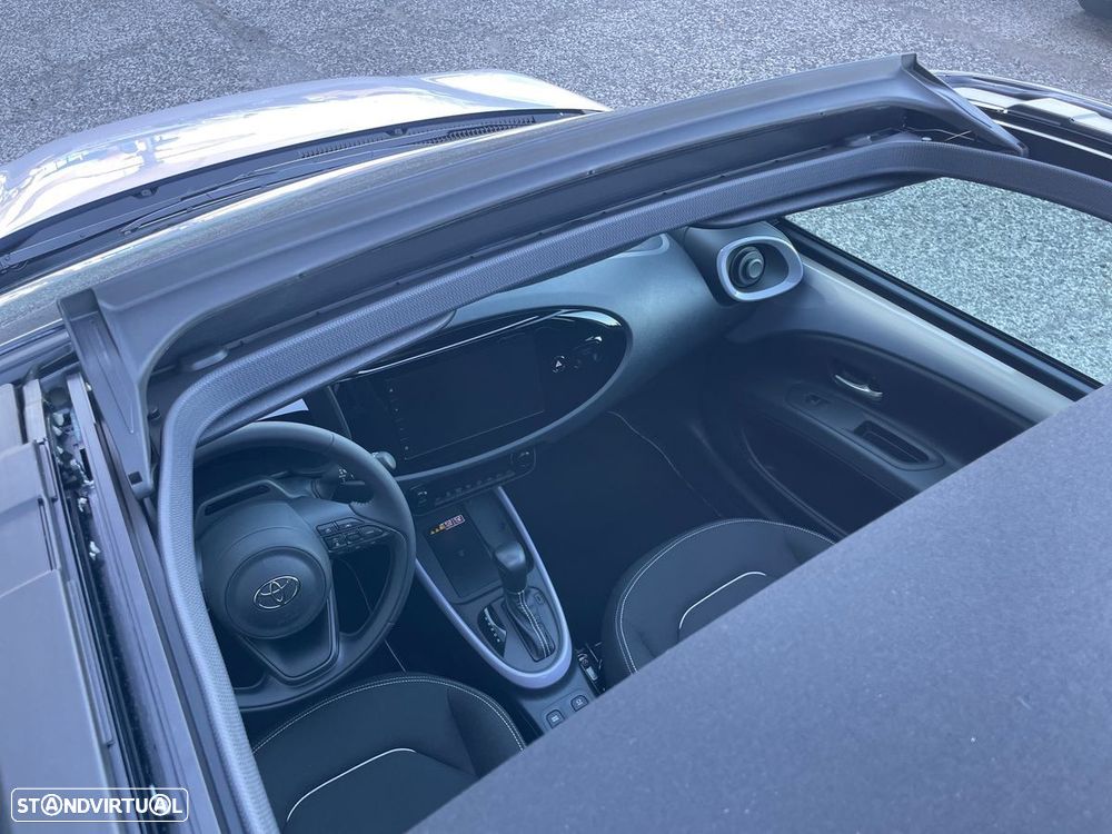 Toyota Aygo X 1.5 Hybrid Envy - 31