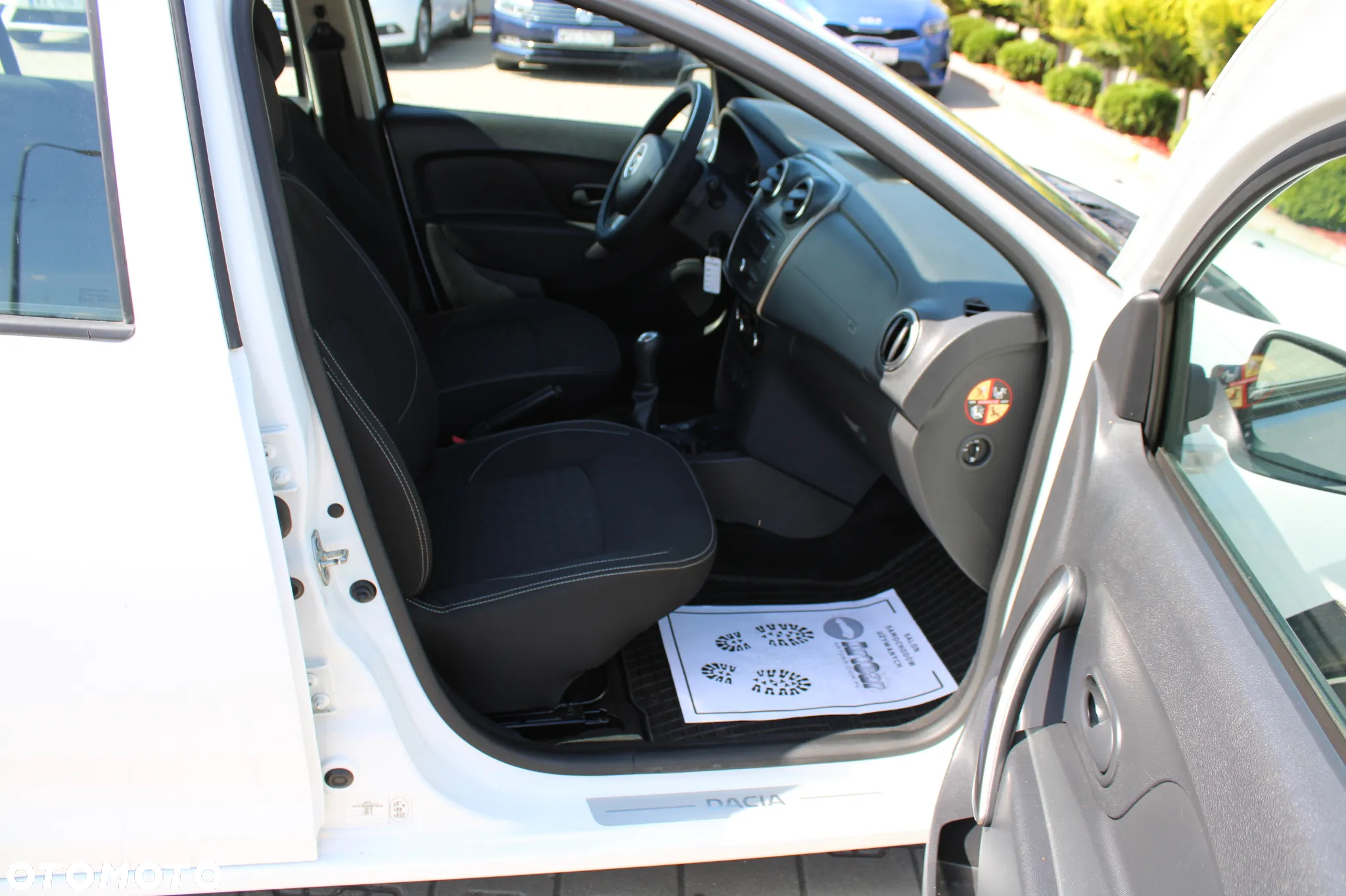 Dacia Sandero 1.2 16V 75 Ambiance - 28