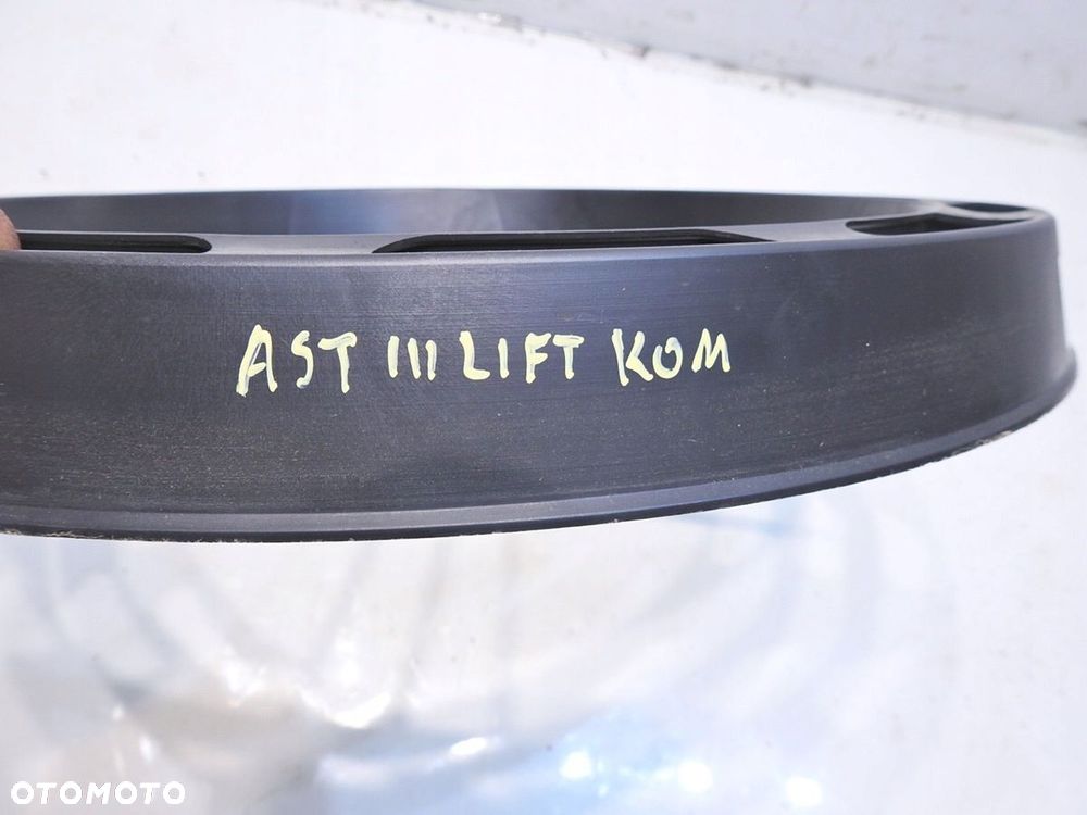 PODSTAWA KOŁA ZAPASOWEGO OPEL ASTRA III H KOMBI - 2