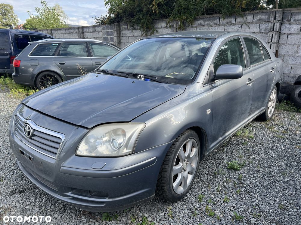 Toyota Avensis - 1