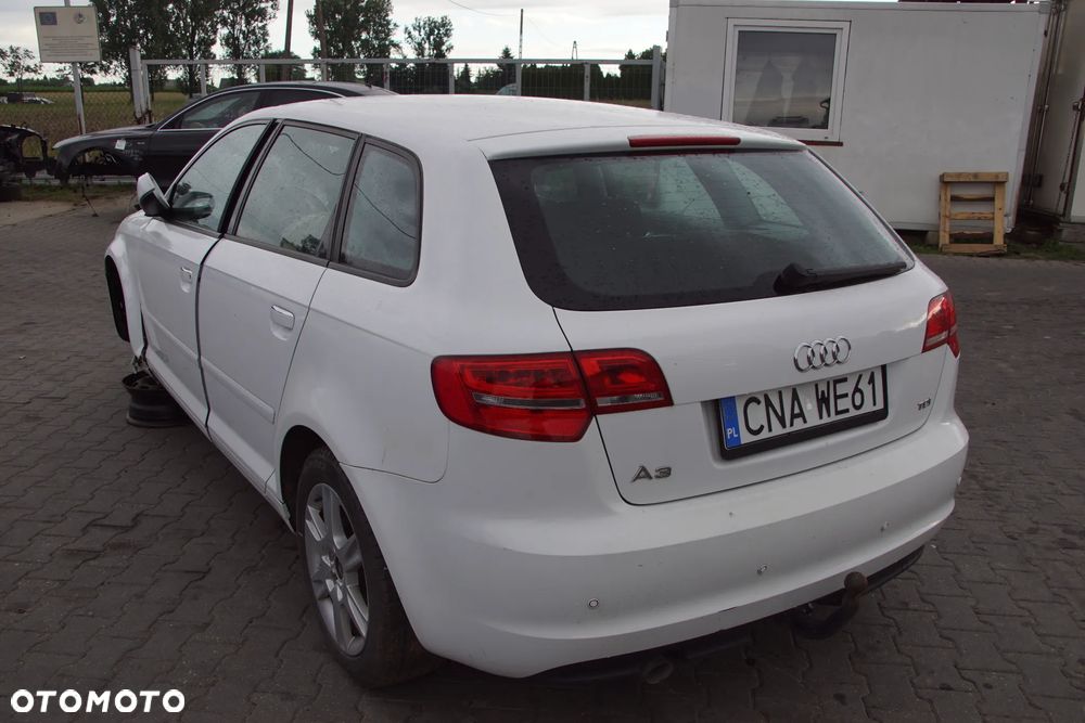 Auto na części - Audi A3 8P Lift 1.6 TDI 105 KM CAYC LUB LY9C 2013R Silnik Skrzynia Drzwi Maska Błotnik Zderzak Klapa Lampa Lusterko Klamka Szyba Deska Kokpit Sterownik Moduł Czujnik Licznik Panel Kierownica - 6