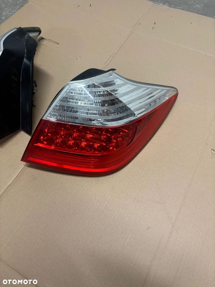 Hyundai Genesis lampy tylne - 1