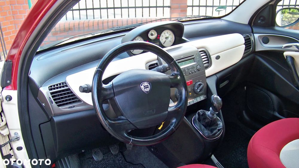 Lancia Ypsilon 1.2 16v Class - 14