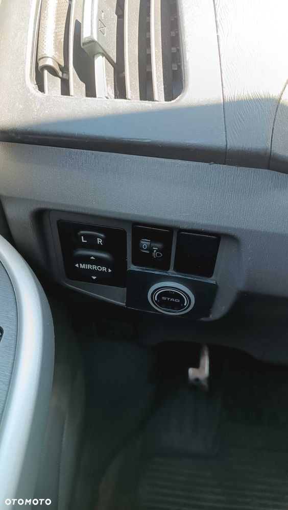 Toyota Prius - 4