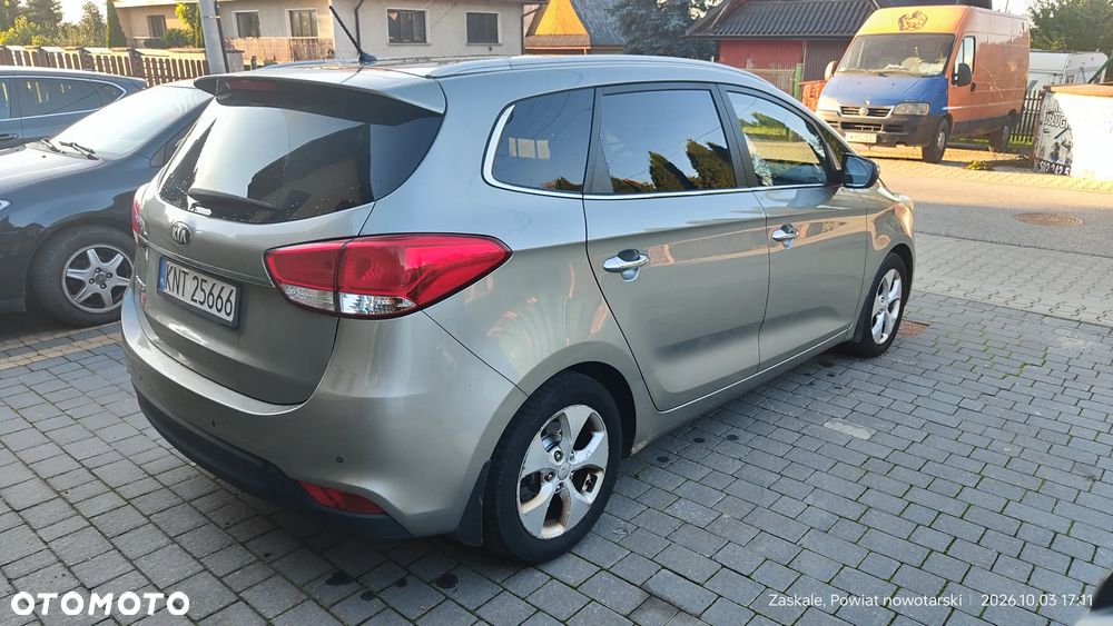 Kia Carens 2015 photo 4