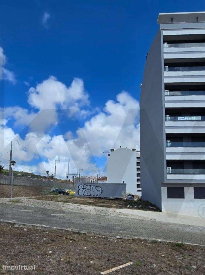 Lote de terreno com projeto aprovado e licença a pagamento na Amadora - Grande imagem: 4/7