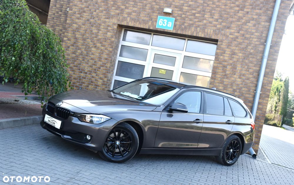 BMW Seria 3 ver-318d-luxury-line - 29