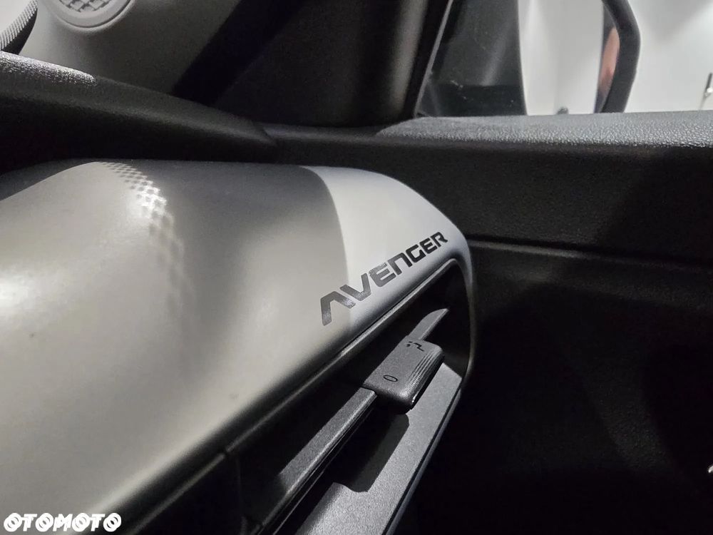 Jeep Avenger 1.2 T3 mHEV Altitude FWD eDCT6 - 11