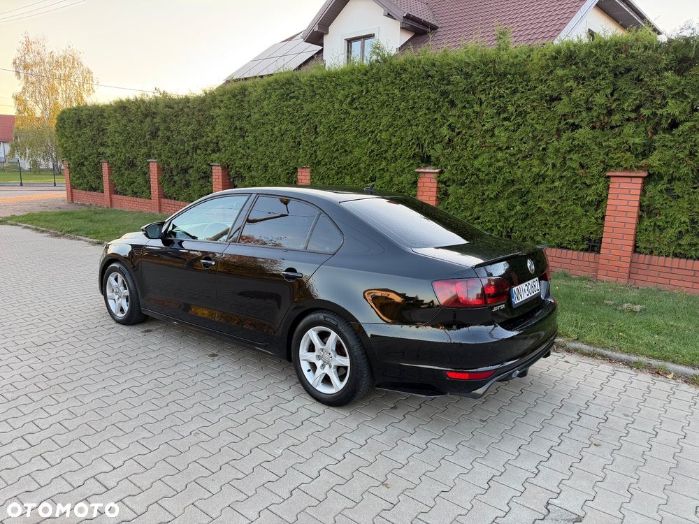 Volkswagen Jetta 2012 photo 4