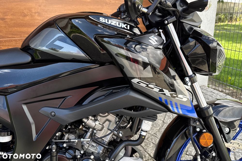 Suzuki GSX - 6