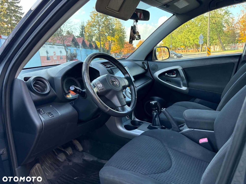 Toyota RAV4 - 7