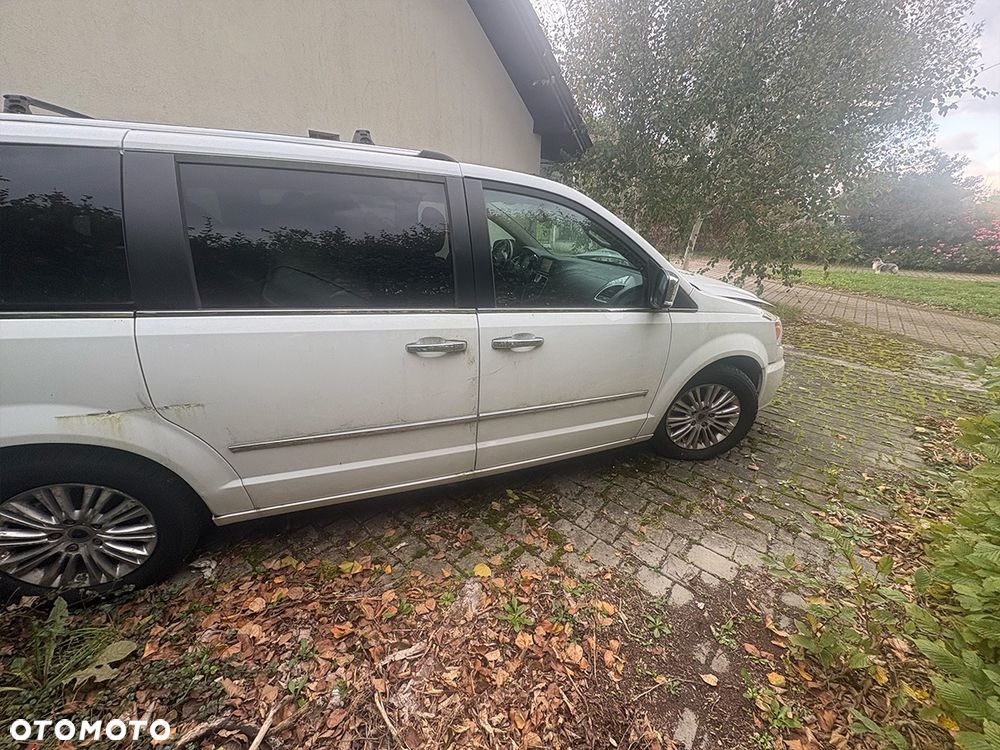 Lancia Voyager 2014 photo 4