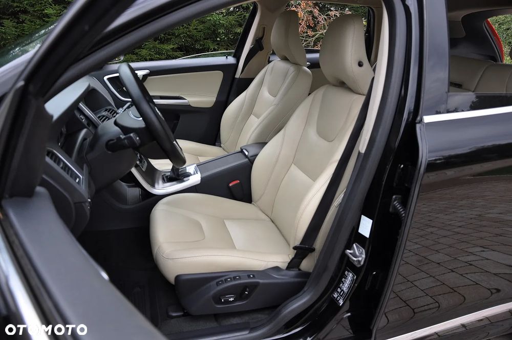 Volvo XC 60 D4 AWD Summum - 17