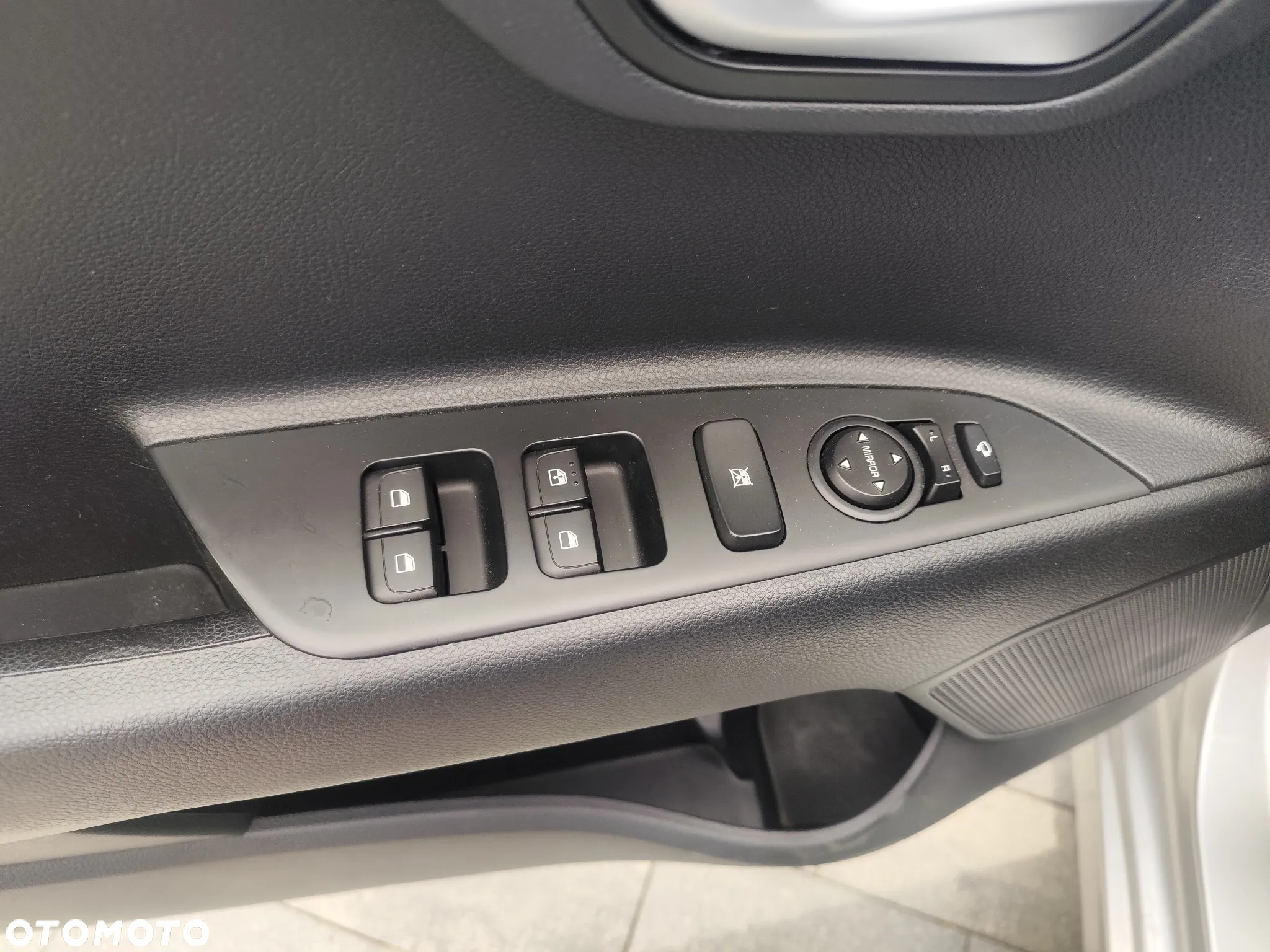 Kia Rio 1.2 L - 16