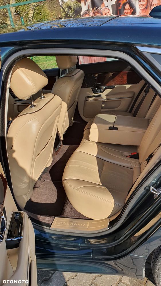 Jaguar XJ - 13