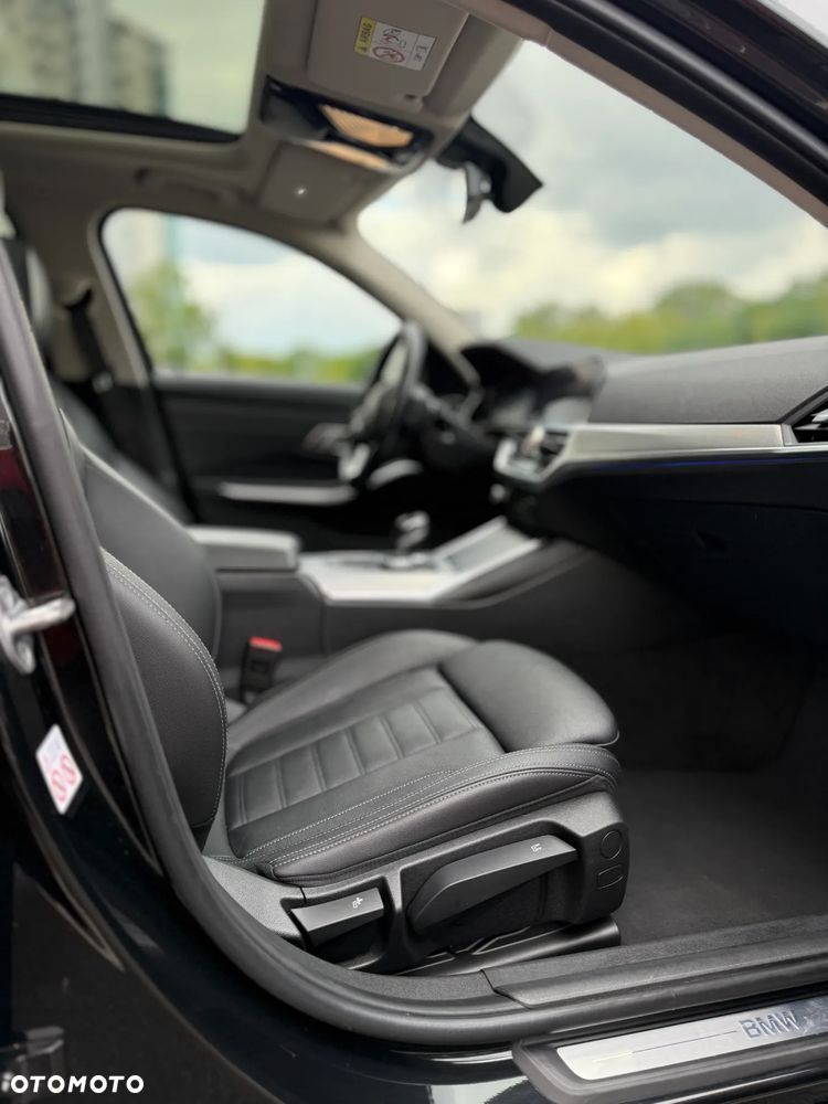 BMW Seria 3 320d Luxury Line - 15