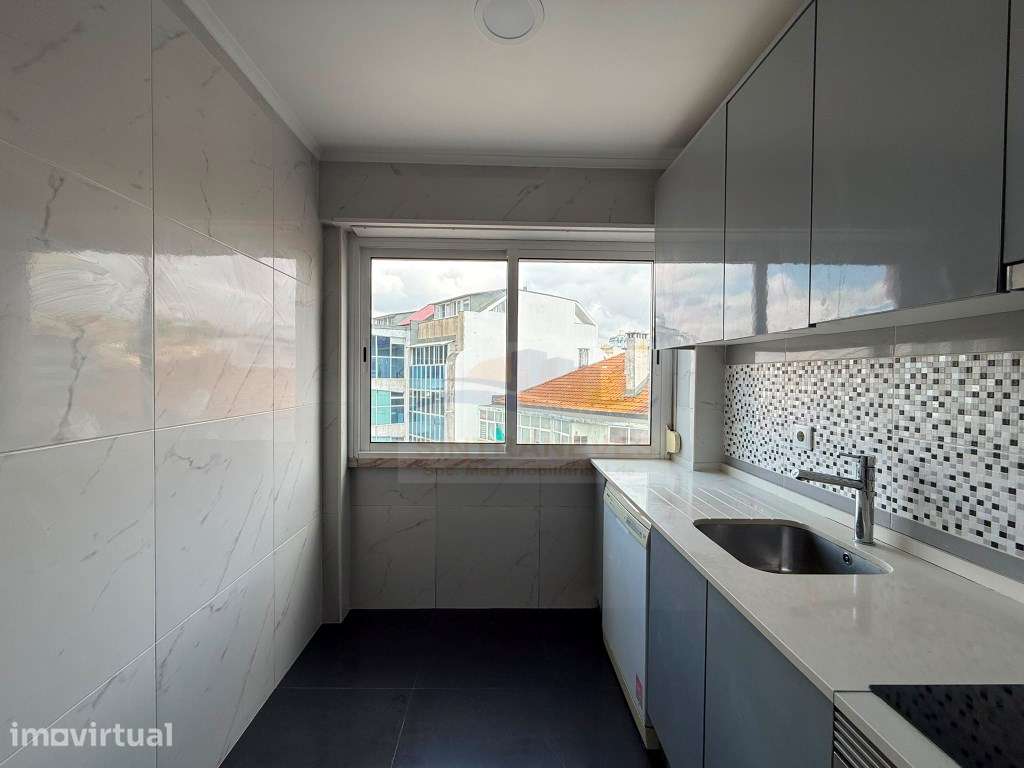 Apartamento T3 Renovado com Vista Deslumbrante e Varanda Grande - Grande imagem: 5/32