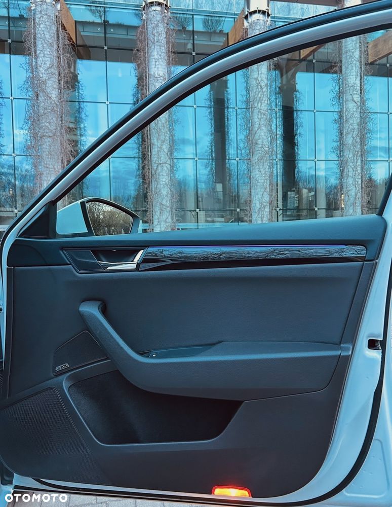 Skoda Superb 2.0 TDI L&K DSG - 26