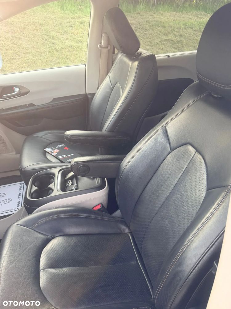 Chrysler Pacifica - 10