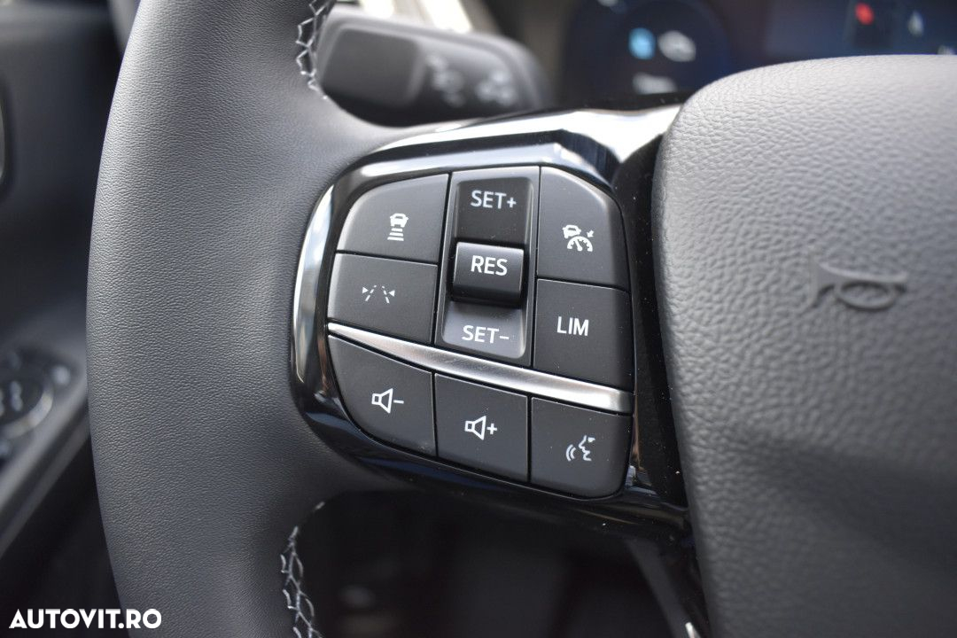 Ford Kuga - 24